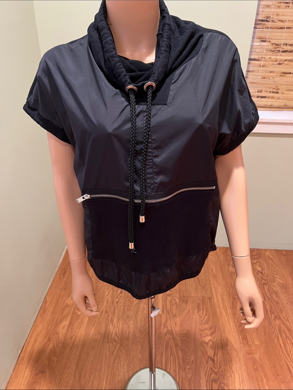 Zara Black Short-Sleeve Pullover Top in Mixed Material Drawstring Collar Size M